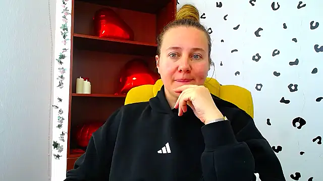 Snapshot of Nionelly chatting on 03/28/26, 11:32 Nionelly online show from 03/28/26, 11:32