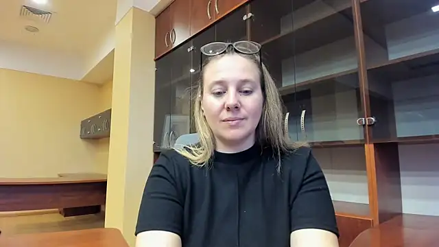 Snapshot of Nionelly chatting on 04/01/26, 10:16 Nionelly online show from 04/01/26, 10:16