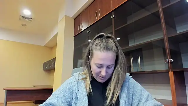 Snapshot of Nionelly chatting on 04/01/26, 01:41 Nionelly online show from 04/01/26, 01:41