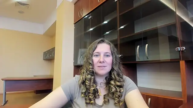 Snapshot of Nionelly chatting on 04/04/26, 10:35 Nionelly online show from 04/04/26, 10:35