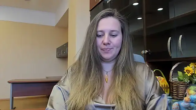 Snapshot of Nionelly chatting on 04/06/26, 11:00 Nionelly online show from 04/06/26, 11:00