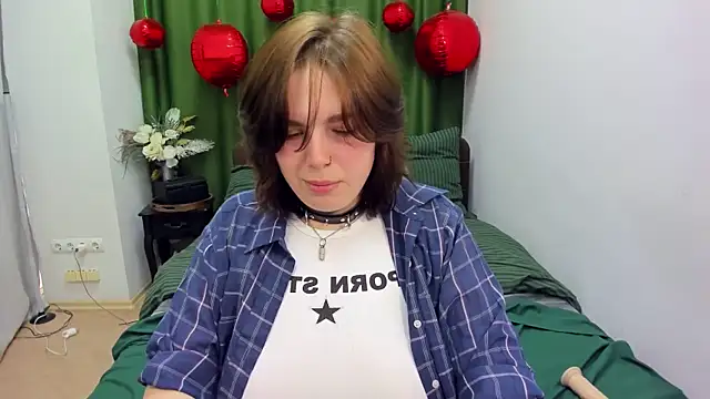 Snapshot of DanielaHot4u chatting on 03/27/26, 08:26 DanielaHot4u online show from 03/27/26, 08:26