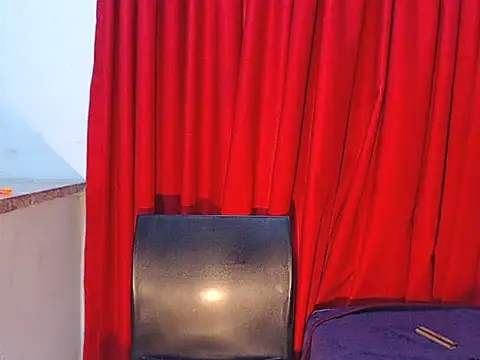 Snapshot of DarkDivva18 chatting on 04/18/26, 02:32 DarkDivva18 online show from 04/18/26, 02:32