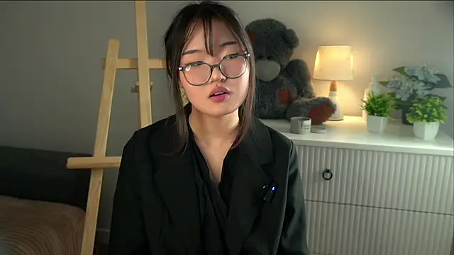 Snapshot of NelleMihalko chatting on 03/12/26, 11:27 NelleMihalko online show from 03/12/26, 11:27