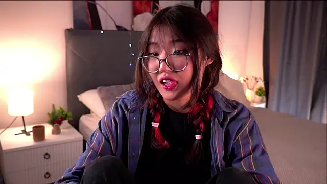 Snapshot of NelleMihalko chatting on 04/03/26, 11:08 NelleMihalko online show from 04/03/26, 11:08