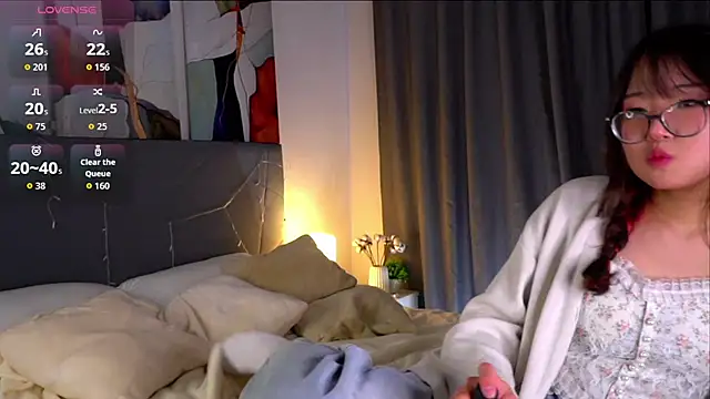 Snapshot of NelleMihalko chatting on 04/18/26, 11:47 NelleMihalko online show from 04/18/26, 11:47