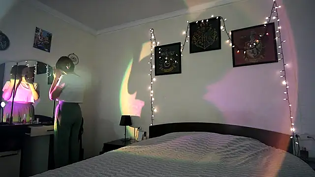 Snapshot of Milk_shakeee chatting on 03/20/26, 05:34 Milk shakeee online show from 03/20/26, 05:34