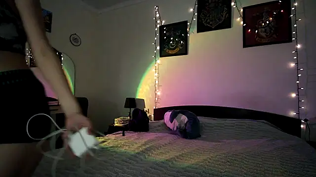 Snapshot of Milk_shakeee chatting on 03/27/26, 06:30 Milk shakeee online show from 03/27/26, 06:30