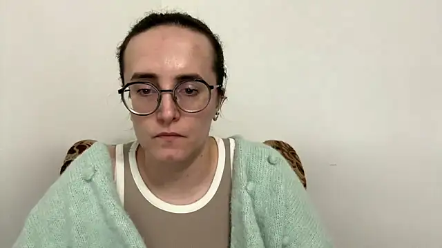 Snapshot of SofiaTease chatting on 04/12/26, 05:18 SofiaTease online show from 04/12/26, 05:18