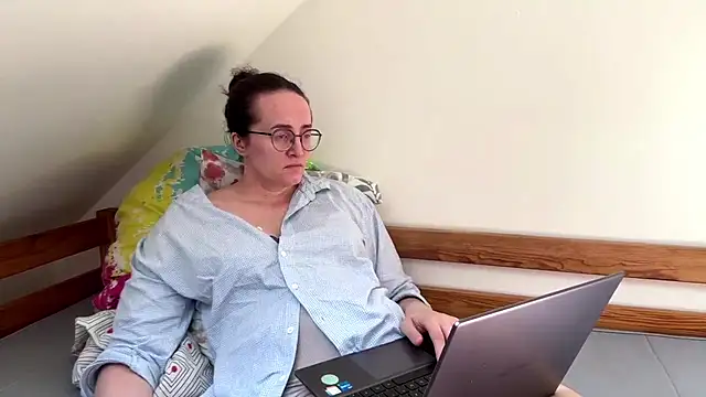 Snapshot of SofiaTease chatting on 07/14/26, 01:17 SofiaTease online show from 07/14/26, 01:17