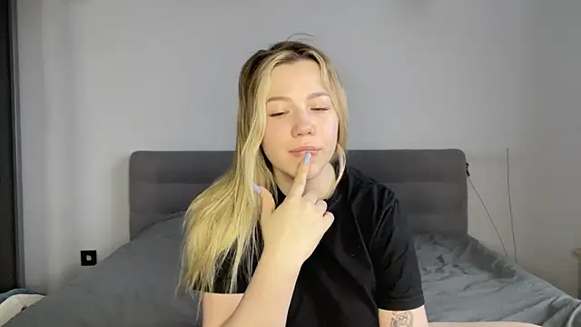 Snapshot of alyrasun chatting on 03/23/26, 06:06 alyrasun online show from 03/23/26, 06:06