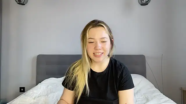 Snapshot of alyrasun chatting on 03/26/26, 06:19 alyrasun online show from 03/26/26, 06:19