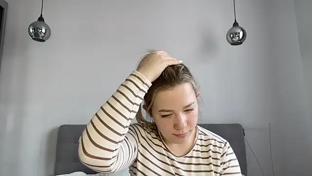 Snapshot of alyrasun chatting on 03/27/26, 08:26 alyrasun online show from 03/27/26, 08:26