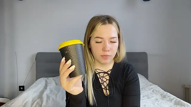 Snapshot of alyrasun chatting on 03/30/26, 06:14 alyrasun online show from 03/30/26, 06:14