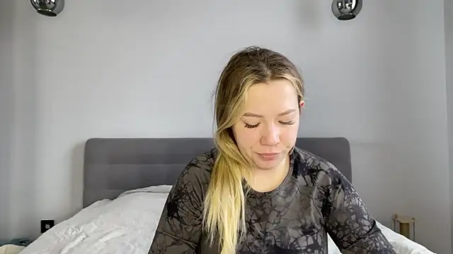 Snapshot of alyrasun chatting on 04/06/26, 06:14 alyrasun online show from 04/06/26, 06:14