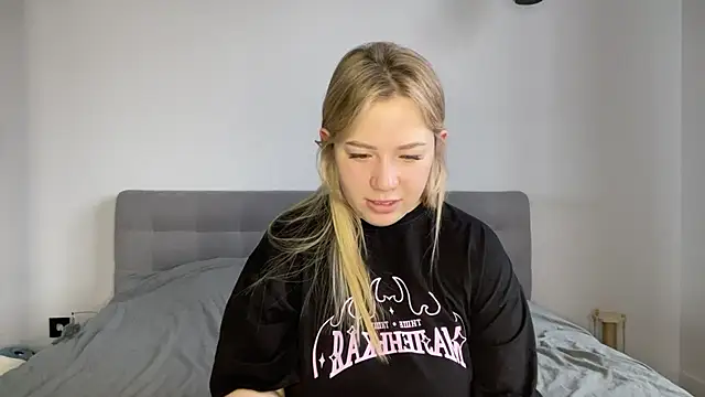 Snapshot of alyrasun chatting on 04/08/26, 06:13 alyrasun online show from 04/08/26, 06:13