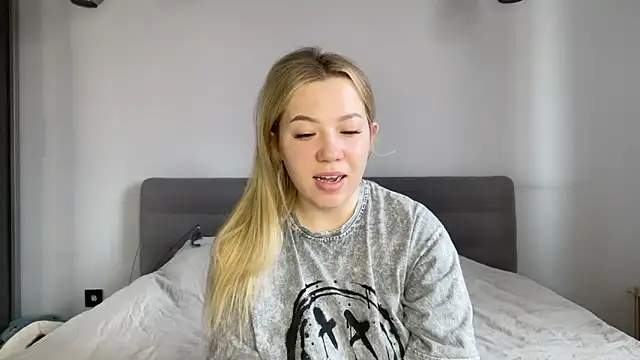 Snapshot of alyrasun chatting on 04/14/26, 05:57 alyrasun online show from 04/14/26, 05:57