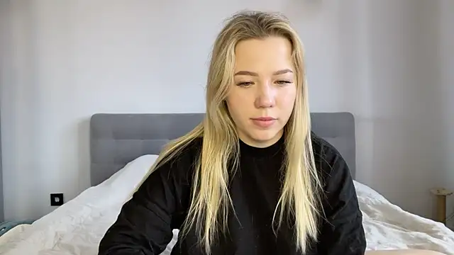 Snapshot of alyrasun chatting on 04/20/26, 07:00 alyrasun online show from 04/20/26, 07:00