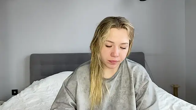 Snapshot of alyrasun chatting on 04/25/26, 07:33 alyrasun online show from 04/25/26, 07:33