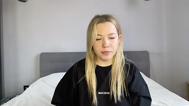 Snapshot of alyrasun chatting on 04/27/26, 07:06 alyrasun online show from 04/27/26, 07:06