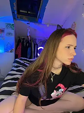 Snapshot of Ameliamoooon chatting on 04/18/26, 07:07 Ameliamoooon online show from 04/18/26, 07:07