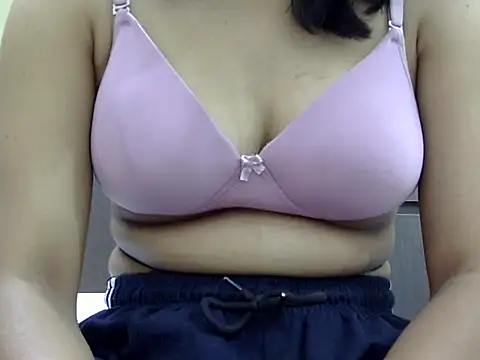 Snapshot of kAVYA_05 chatting on 04/28/26, 04:06 kAVYA 05 online show from 04/28/26, 04:06