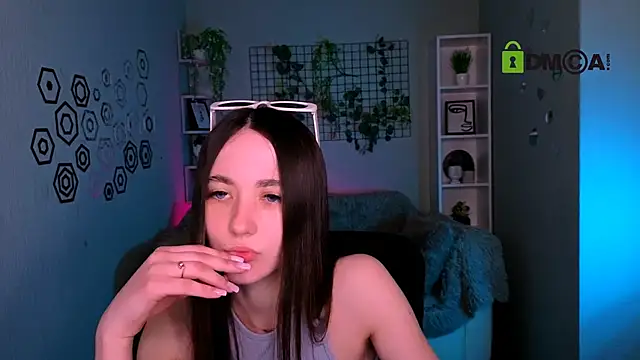 Snapshot of bella_dorn chatting on 05/05/26, 12:24 bella dorn online show from 05/05/26, 12:24