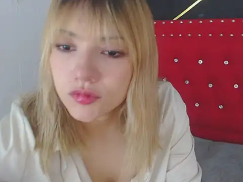 Snapshot of danielawidx chatting on 03/27/26, 11:04 danielawidx online show from 03/27/26, 11:04