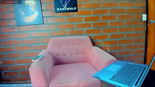 Snapshot of Badwolf818_ chatting on 04/22/26, 12:18 Badwolf818 online show from 04/22/26, 12:18