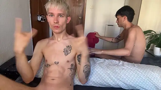 Snapshot of AlphaTwinks chatting on 04/19/26, 10:03 AlphaTwinks online show from 04/19/26, 10:03