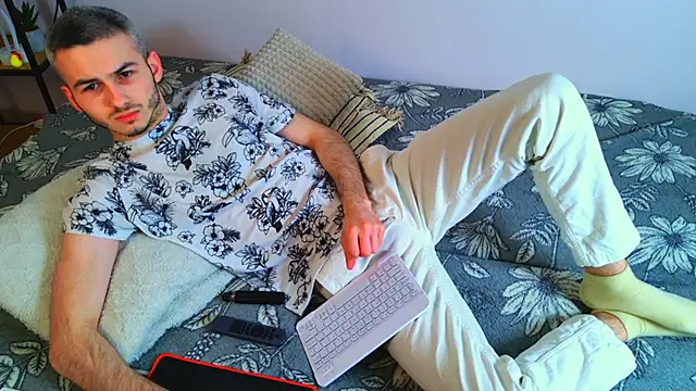 Snapshot of Magic_Storms chatting on 04/06/26, 02:20 Magic Storms online show from 04/06/26, 02:20