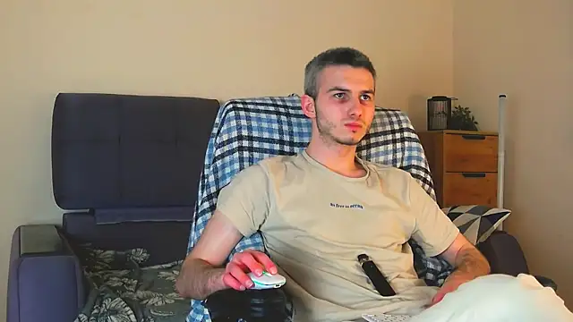 Snapshot of Magic_Storms chatting on 04/19/26, 12:33 Magic Storms online show from 04/19/26, 12:33