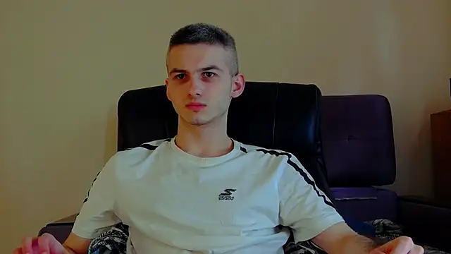 Snapshot of Magic_Storms chatting on 04/28/26, 01:27 Magic Storms online show from 04/28/26, 01:27