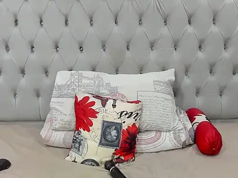 Snapshot of DarkBubble_xx chatting on 03/08/26, 06:23 DarkBubble xx online show from 03/08/26, 06:23