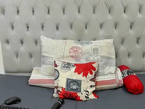 Snapshot of DarkBubble_xx chatting on 03/12/26, 09:43 DarkBubble xx online show from 03/12/26, 09:43