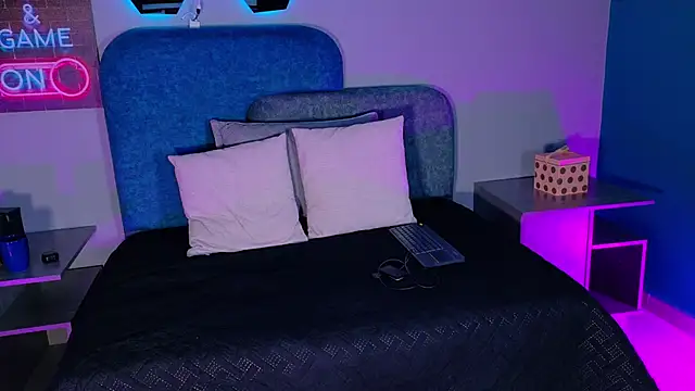 Snapshot of MiiaCullens chatting on 03/28/26, 12:05 MiiaCullens online show from 03/28/26, 12:05