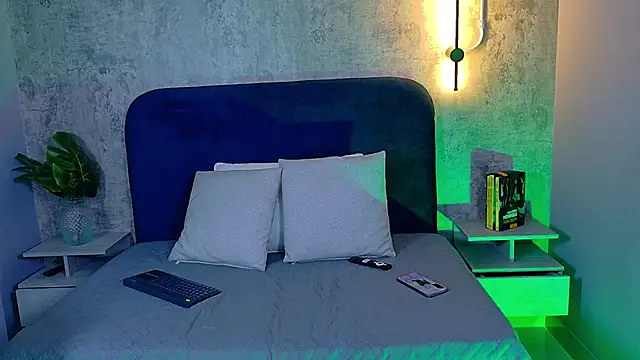 Snapshot of MiiaCullens chatting on 04/04/26, 12:13 MiiaCullens online show from 04/04/26, 12:13