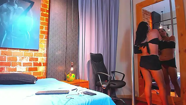 Snapshot of Sienna_Dark chatting on 03/25/26, 11:27 Sienna Dark online show from 03/25/26, 11:27