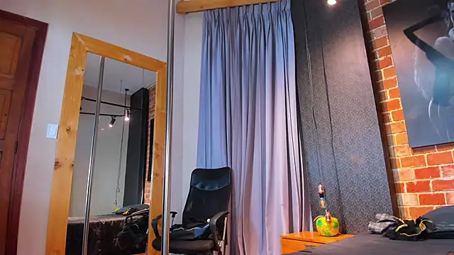 Snapshot of Sienna_Dark chatting on 04/04/26, 11:29 Sienna Dark online show from 04/04/26, 11:29