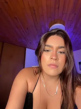 Snapshot of Issa_pinkk chatting on 03/24/26, 07:41 Issa pinkk online show from 03/24/26, 07:41