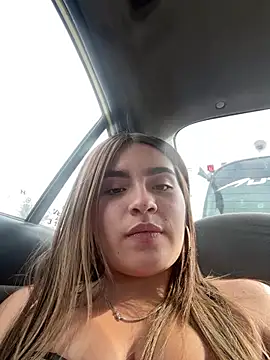 Snapshot of Issa_pinkk chatting on 03/27/26, 08:19 Issa pinkk online show from 03/27/26, 08:19