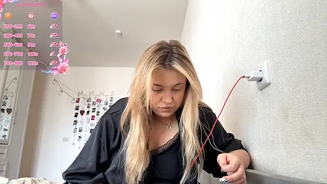 Snapshot of WonderedFlair chatting on 03/20/26, 09:25 WonderedFlair online show from 03/20/26, 09:25