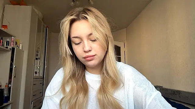 Snapshot of WonderedFlair chatting on 04/01/26, 06:14 WonderedFlair online show from 04/01/26, 06:14