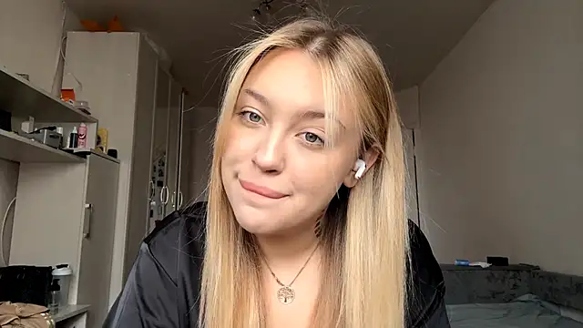 Snapshot of WonderedFlair chatting on 04/06/26, 07:31 WonderedFlair online show from 04/06/26, 07:31