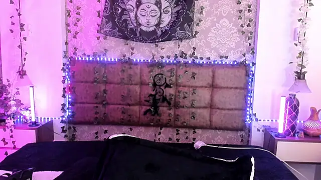 Snapshot of Vickmoon chatting on 04/01/26, 09:56 Vickmoon online show from 04/01/26, 09:56