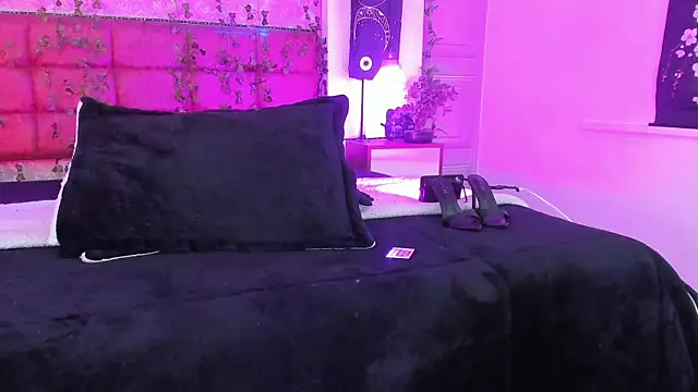 Vickmoon online show from 07/24/26, 08:29