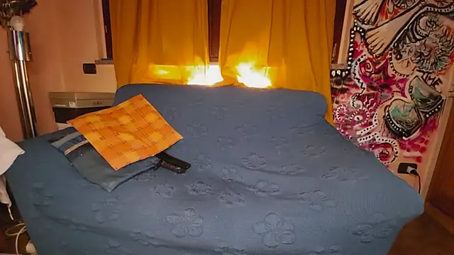 Snapshot of bellad0nna chatting on 03/08/26, 06:44 bellad0nna online show from 03/08/26, 06:44