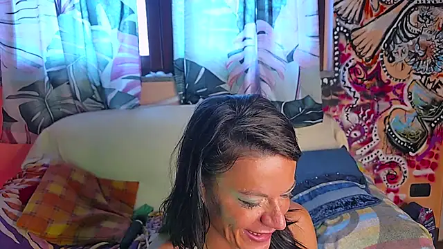 Snapshot of bellad0nna chatting on 06/16/26, 12:19 bellad0nna online show from 06/16/26, 12:19