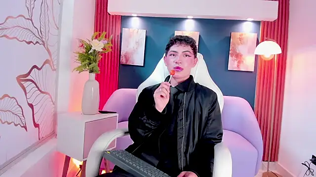 Cristopher Wild online show from 03/19/26, 08:24