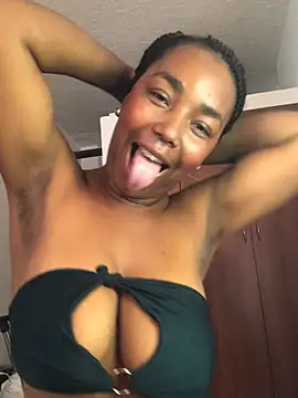 Snapshot of almaseductora chatting on 04/11/26, 03:05 almaseductora online show from 04/11/26, 03:05